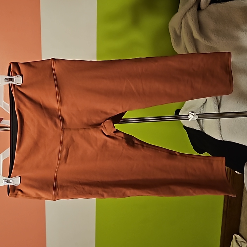 NWOT Ododos capri spandex